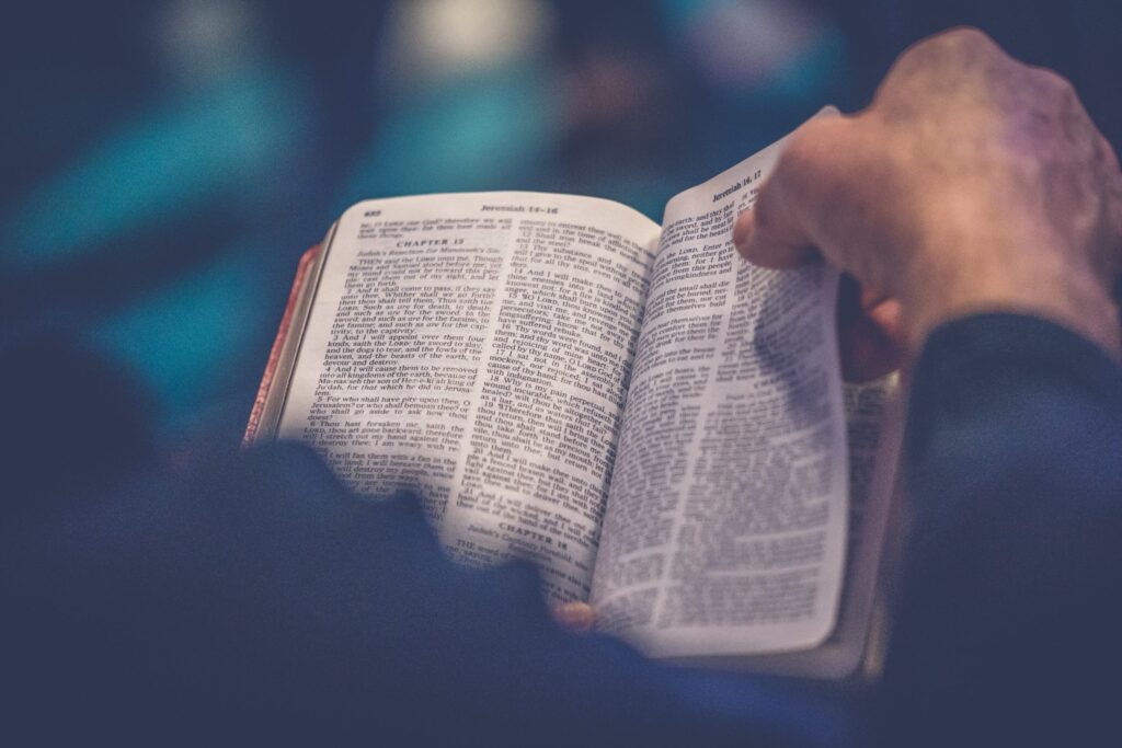 Behind the scenes of the Bible - A fresh perspective on Jesus and his story.